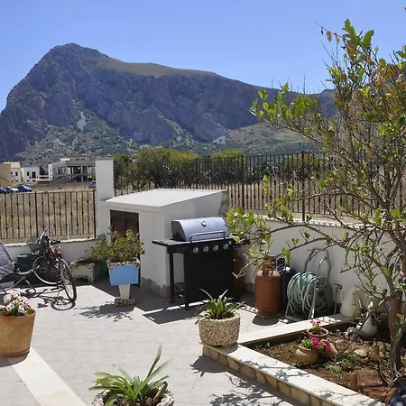 El Nur Bed & Breakfast 2*