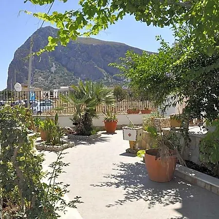 Bed & Breakfast El Nur 4*